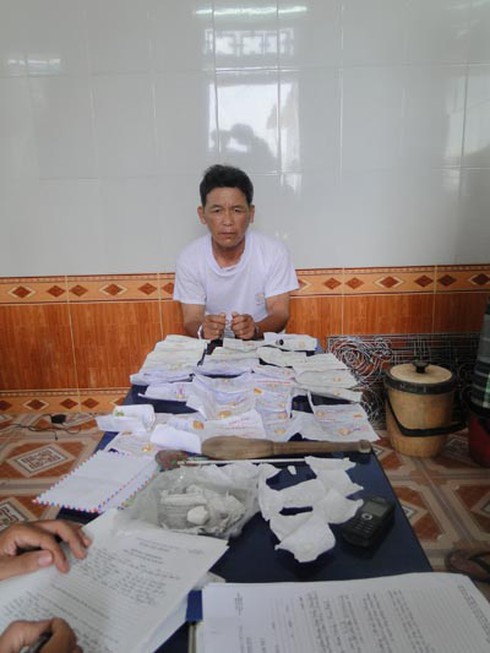 Triệt phá tụ điểm buôn bán ma túy lớn