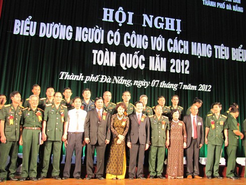 Biểu dương hơn 400 người có công tiêu biểu toàn quốc