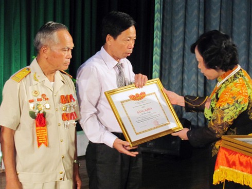 Biểu dương hơn 400 người có công tiêu biểu toàn quốc