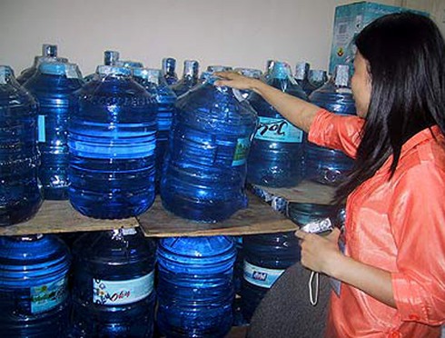 Nhiều nước uống đóng chai ở Việt Nam nhiễm khuẩn mủ xanh