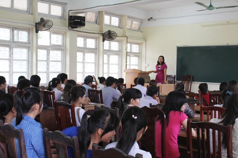 Sĩ tử khối B, C, D làm thủ tục thi trong lo lắng