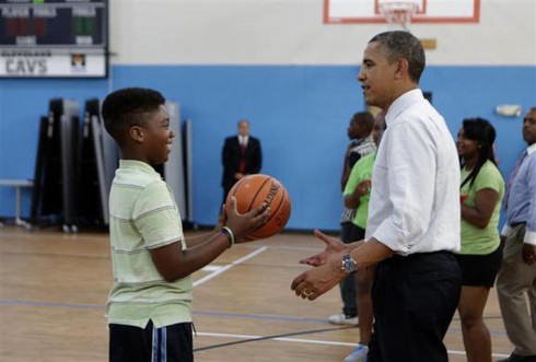 Hình ảnh ông Obama thân thiện với người dân