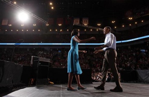 Hình ảnh ông Obama thân thiện với người dân