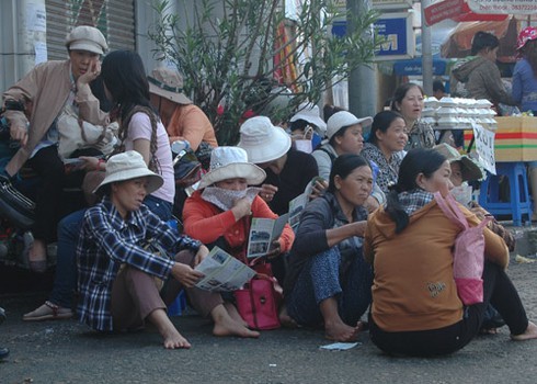 Sát giờ thi, sĩ tử vẫn miệt mài ôn bài