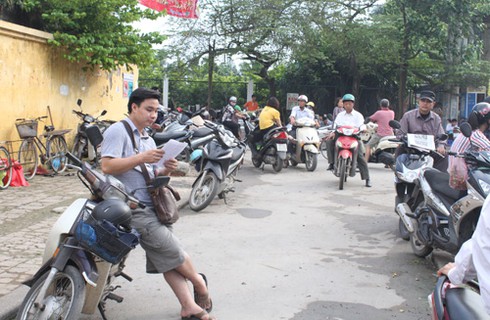 Sát giờ thi, sĩ tử vẫn miệt mài ôn bài