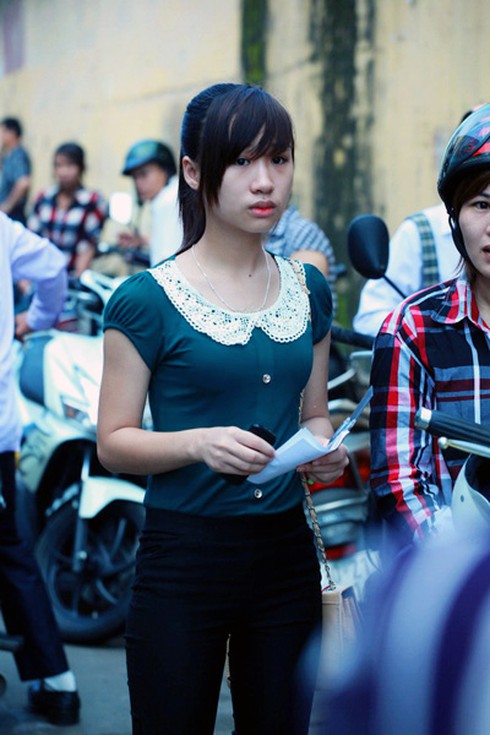 Sát giờ thi, sĩ tử vẫn miệt mài ôn bài