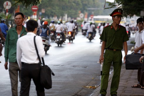 Sát giờ thi, sĩ tử vẫn miệt mài ôn bài