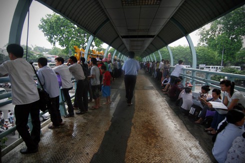 Sát giờ thi, sĩ tử vẫn miệt mài ôn bài