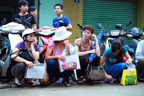 Sát giờ thi, sĩ tử vẫn miệt mài ôn bài