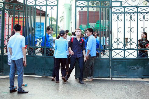 Sát giờ thi, sĩ tử vẫn miệt mài ôn bài