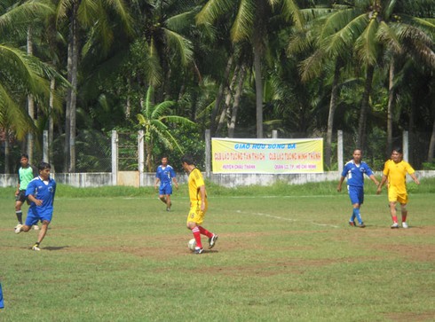 Giao hữu bóng đá từ thiện