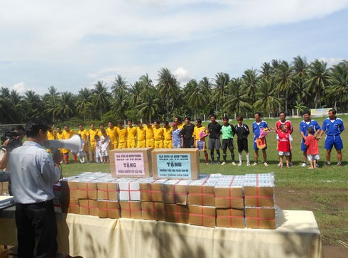 Giao hữu bóng đá từ thiện