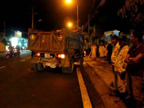 Lấn đường ngược chiều, xe ben tông chết người