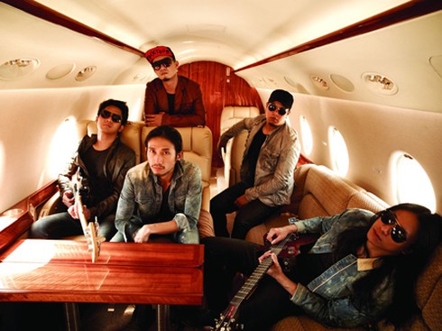 Hàng hiệu ưu đãi lớn tới 50% tất cả các mặt hàng