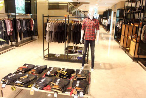 Hàng hiệu ưu đãi lớn tới 50% tất cả các mặt hàng