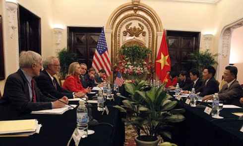 Ngoại trưởng Hillary tới Việt Nam