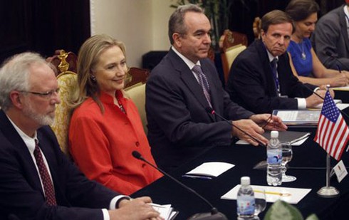 Ngoại trưởng Hillary tới Việt Nam