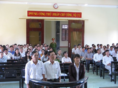Hiệu trưởng Trường cao đẳng nghề lĩnh án 15 tháng tù giam