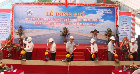 Huế động thổ sửa “tuyến đường xấu nhất Việt Nam”