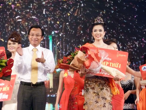 Sinh viên dân lập đăng quang `Người đẹp Đà Nẵng 2012`