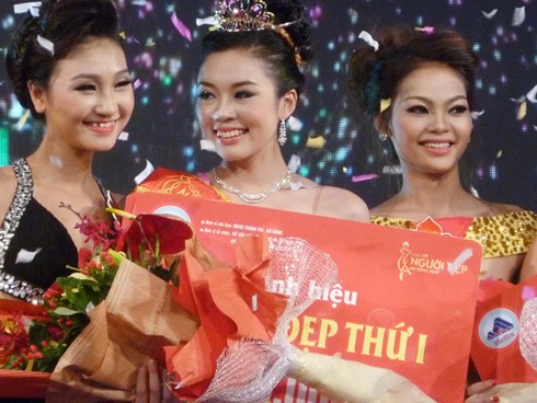 Sinh viên dân lập đăng quang `Người đẹp Đà Nẵng 2012`