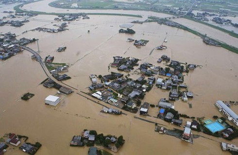 Hình ảnh lũ lụt tàn phá Nhật Bản