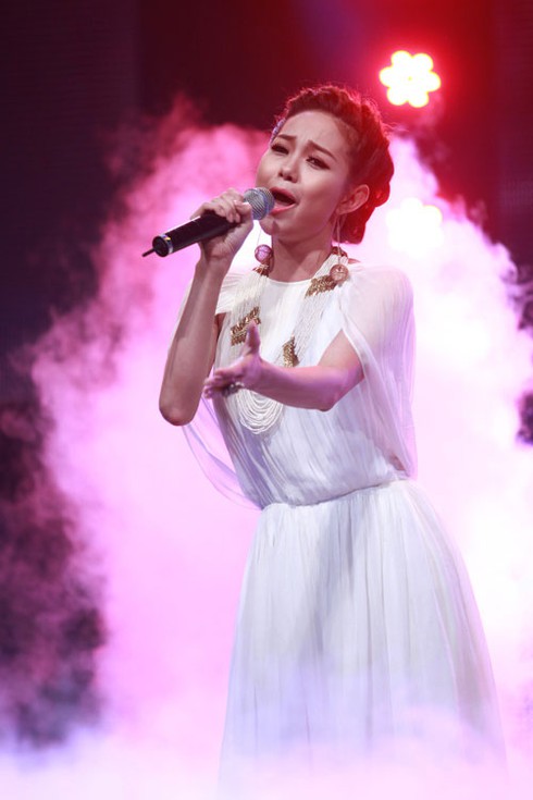 Minh Hằng, Quang Vinh gây thất vọng khi hát live