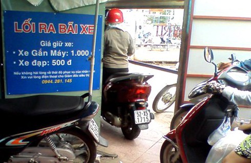 Tăng phí trông xe đến 5 lần chỉ là hợp thức hóa `việc đã rồi`