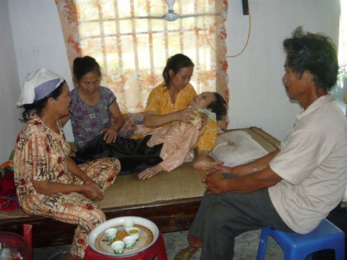 2 cụ già 3 lần bật nắp quan tài sống lại