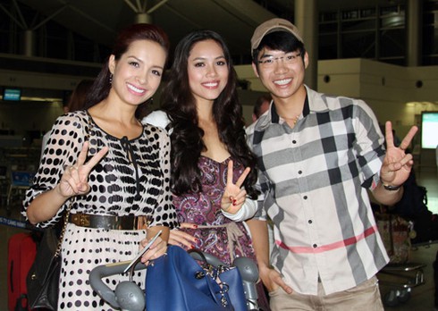 Hoàng My mang 1 tạ hành lý đi thi hoa hậu