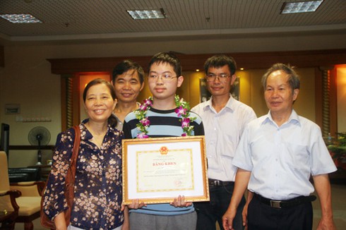 Vinh danh các chàng trai vàng của Toán học ngay tại sân bay