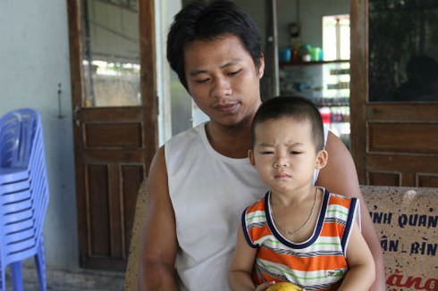 Anh chủ quán nghèo 'chê' tiền, vàng