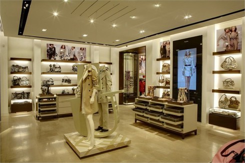 Burberry và câu chuyện từ những chiếc áo mưa