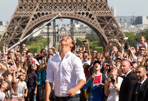 Ibrahimovic ra mắt PSG ngay dưới chân tháp Eiffel