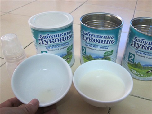 Hoang mang vì sữa hộp có cặn đen