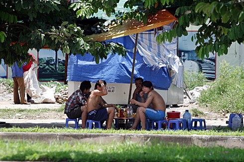 Nắng nóng như đổ lửa ở Hà Nội