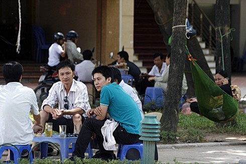 Nắng nóng như đổ lửa ở Hà Nội