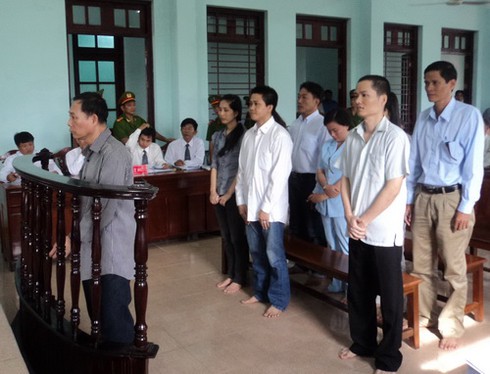 Cán bộ nhận hối lộ tiền tỷ lãnh án chung thân