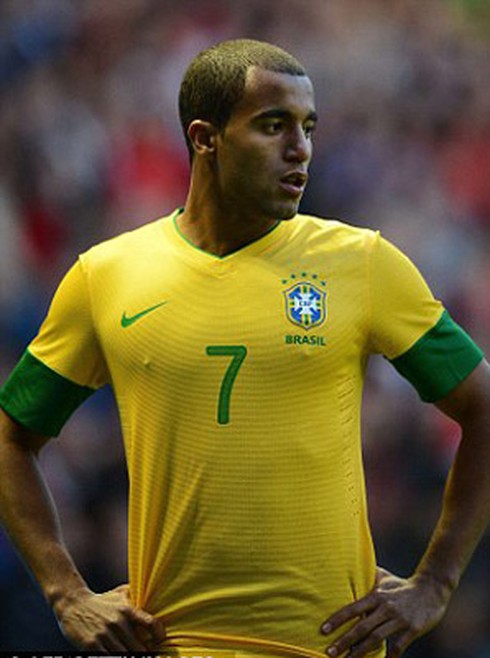 MU vỡ mộng giành Lucas Moura