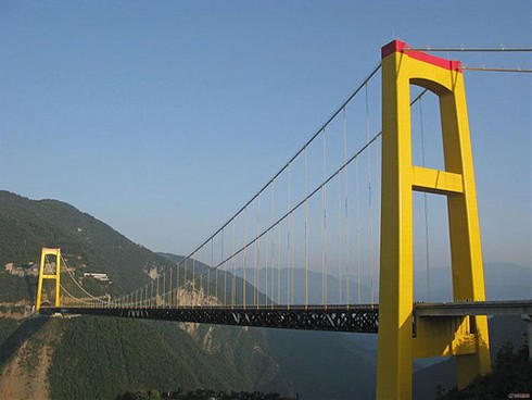 Cầu khỉ Việt Nam lọt top 10 cây cầu đáng sợ nhất thế giới