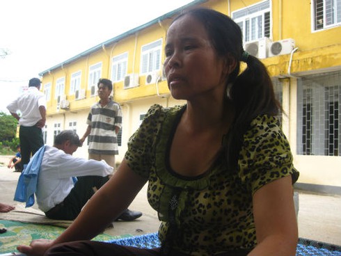 Y tá làm bệnh nhân ngã chết, hàng chục người vây bệnh viện