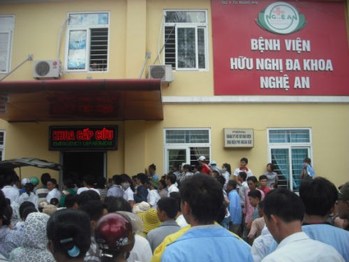 Vụ người nhà bao vây viện: Bác sỹ trực đồng loạt nghỉ làm