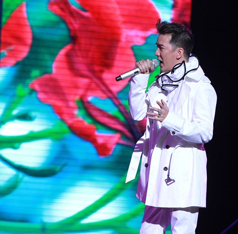 Đàm Vĩnh Hưng đem mưa tới khuấy động Hà Nội