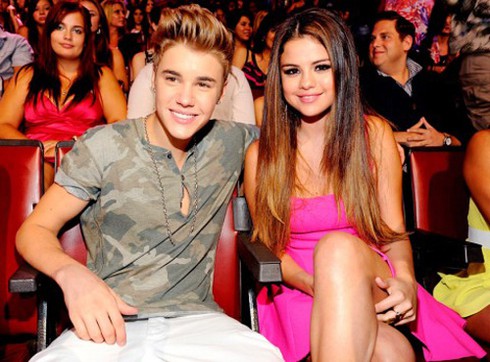 Justin Bieber viết nhạc cho bạn gái Selena