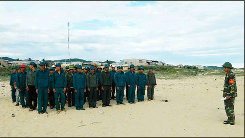 Cận cảnh dân quân tự vệ bắn mục tiêu trên biển