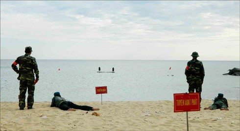 Cận cảnh dân quân tự vệ bắn mục tiêu trên biển