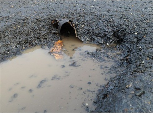 Mặt cầu Thăng Long hư hỏng nghiêm trọng gây nguy hiểm