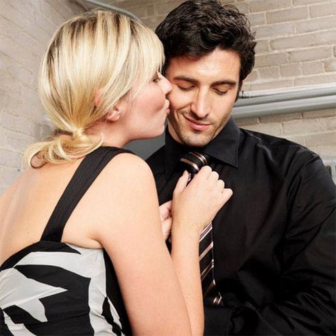 Vì sao phụ nữ mê mệt đàn ông... hư?