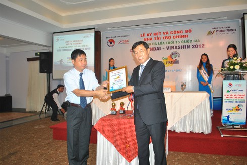 Hấp dẫn giải bóng đá U15 quốc gia 2012