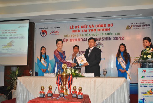 Hấp dẫn giải bóng đá U15 quốc gia 2012